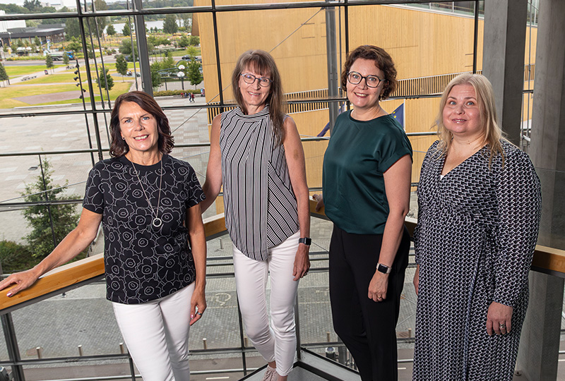 Kuvassa vasemmalta oikealle: Anne Harila, Outi Pikkarainen, Kirsi-Maria Vakkilainen ja Marika Suutarinen